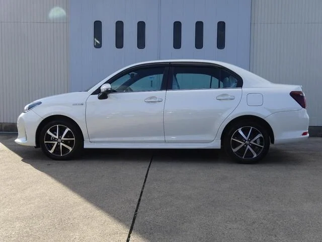 TOYOTA COROLLA AXIO HYBRID G WxB 2018