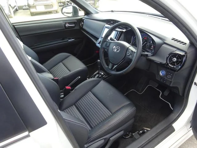 TOYOTA COROLLA AXIO HYBRID G WxB 2018