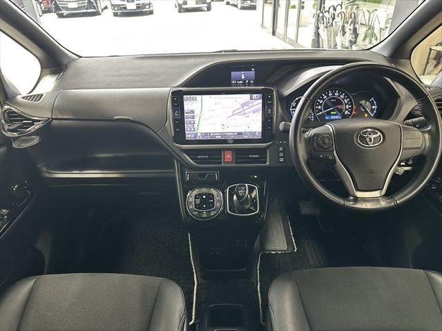 TOYOTA NOAH HYBRID SI WxB 2018