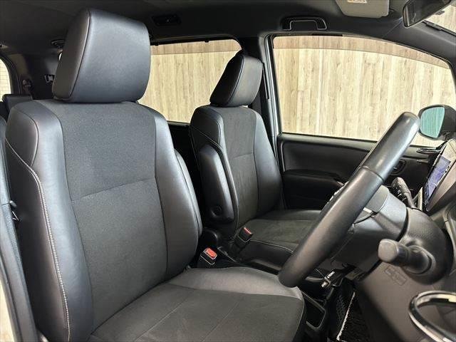 TOYOTA NOAH HYBRID SI WxB 2018