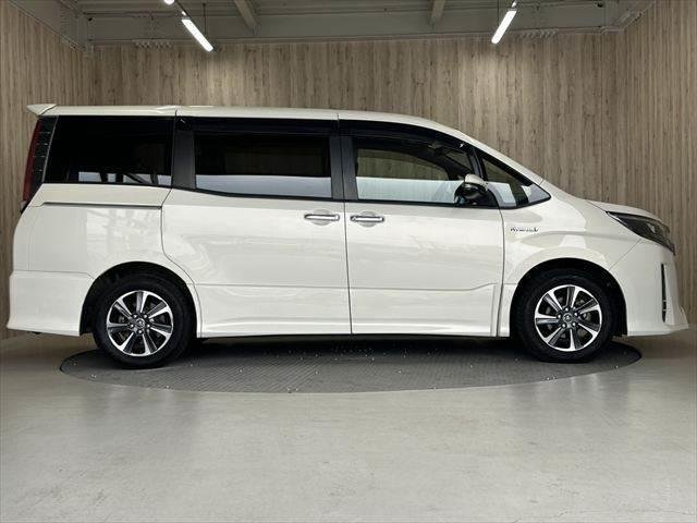 TOYOTA NOAH HYBRID SI WxB 2018
