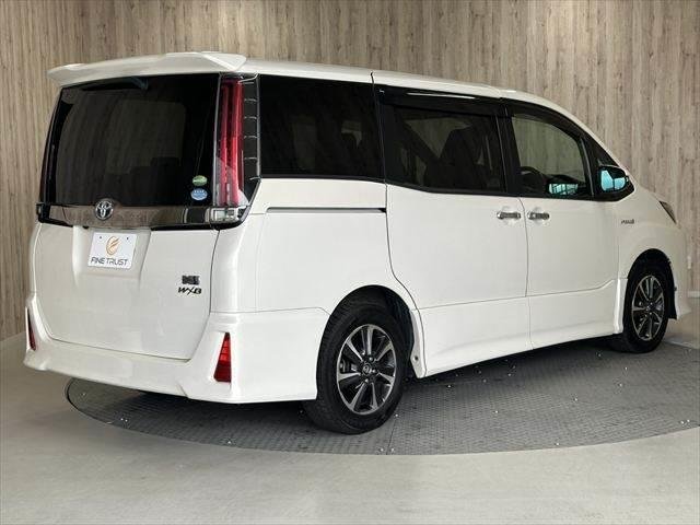TOYOTA NOAH HYBRID SI WxB 2018