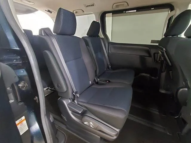 TOYOTA VOXY HYBRID X 2018