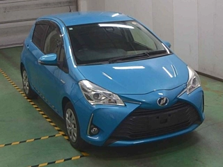TOYOTA VITZ 2017