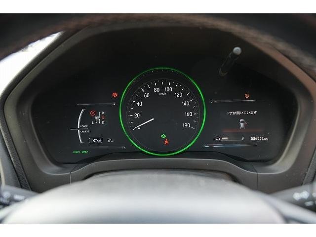 HONDA VEZEL 2018 PEARL WHITE