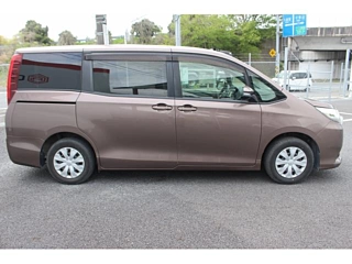 TOYOTA NOAH 2017 BROWN