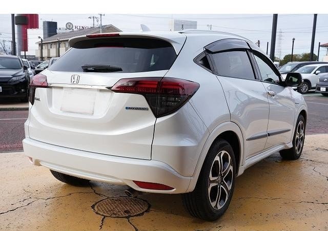 HONDA VEZEL 2018 PEARL WHITE