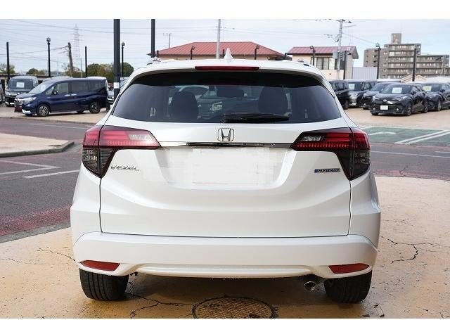 HONDA VEZEL 2018 PEARL WHITE