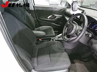 TOYOTA YARIS CROSS 2024 white