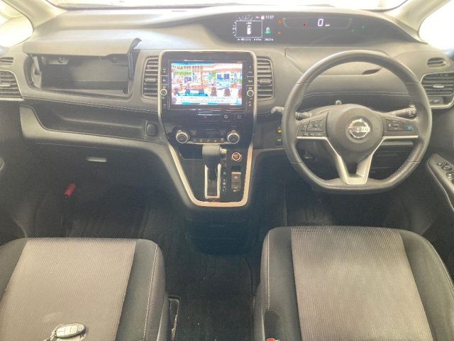 NISSAN SEREENA 2018