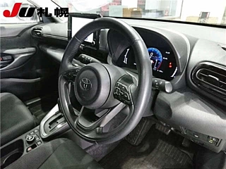 TOYOTA YARIS CROSS 2024 white
