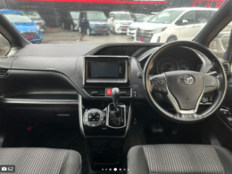 TOYOTA VOXY ZS KIRAMEKI $8,822