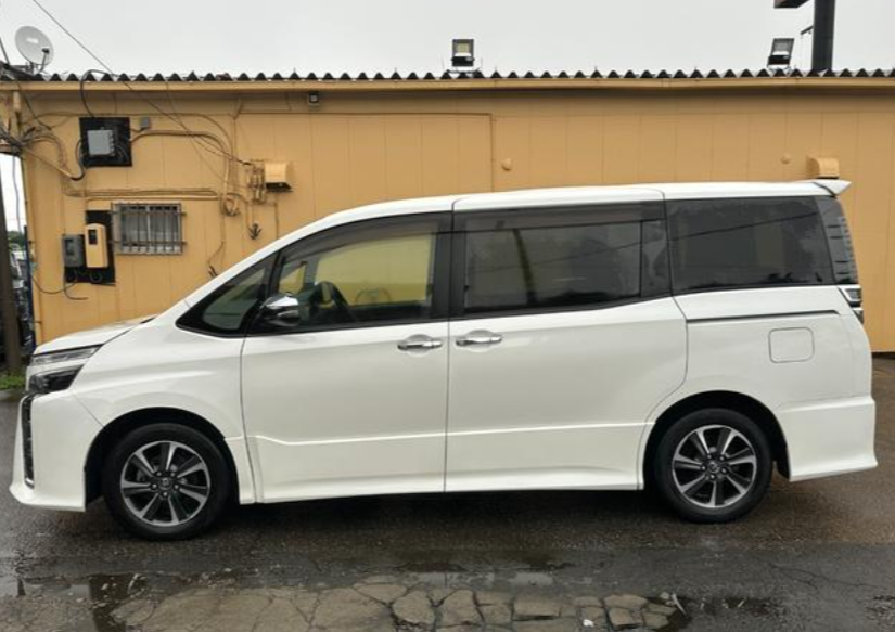 TOYOTA VOXY ZS KIRAMEKI $8,822