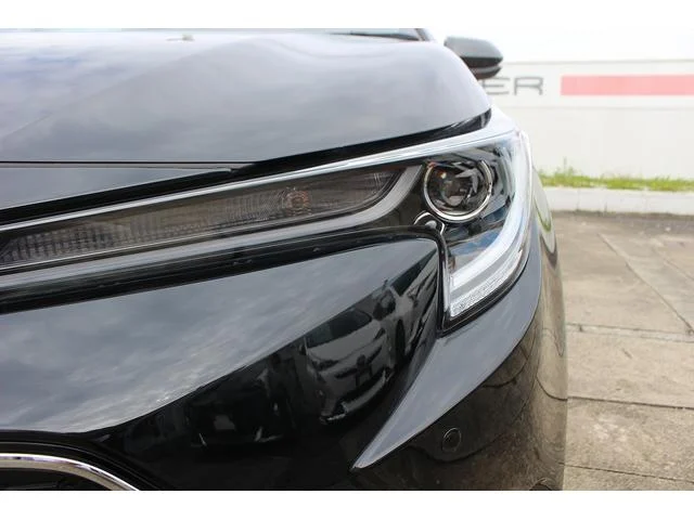 2020 Toyota Corolla Hybrid - Image 11