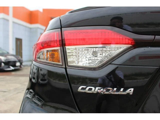 2020 Toyota Corolla Hybrid - Image 13
