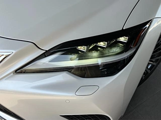 2025 Lexus LS Hybrid 4WD - Image 3