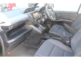 2018 Toyota Voxy 4WD - Image 8