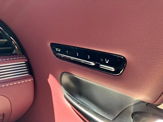 2025 Lexus LS Hybrid 4WD - Image 17