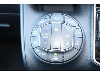 2018 Toyota Voxy 4WD - Image 14