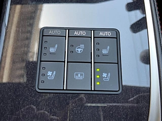2025 Lexus LS Hybrid 4WD - Image 22