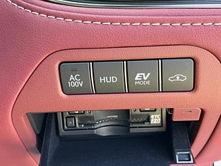 2025 Lexus LS Hybrid 4WD - Image 23