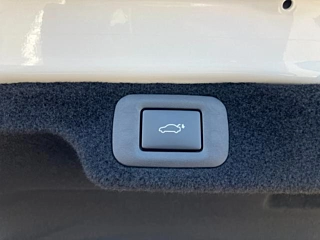 2025 Lexus LS Hybrid 4WD - Image 33