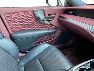 2025 Lexus LS Hybrid 4WD - Image 43