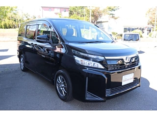 2018 Toyota Voxy 4WD - Image 3