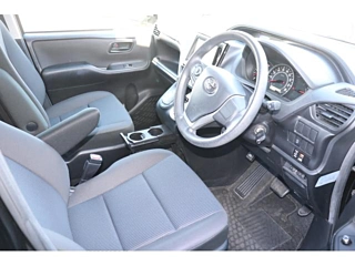 2018 Toyota Voxy 4WD - Image 7
