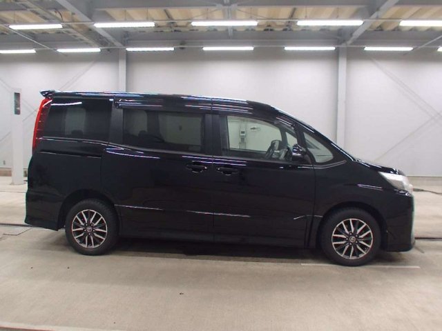 2016 Toyota Noah Si 4WD