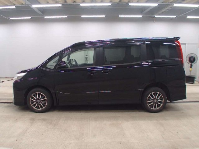 2016 Toyota Noah Si 4WD