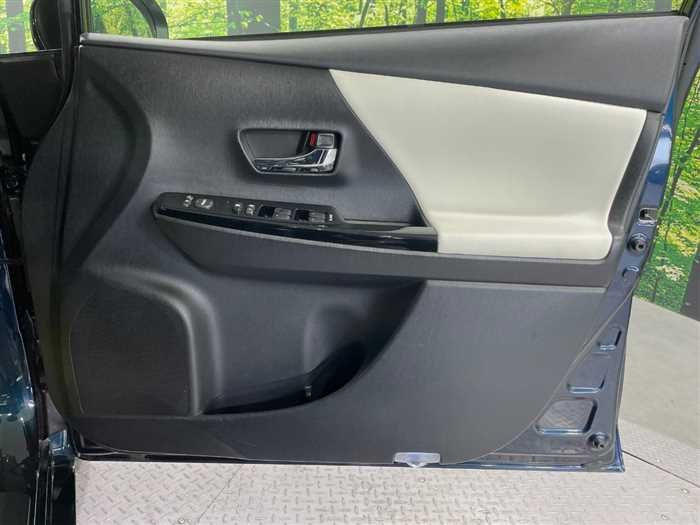 2020 Toyota Prius - Image 7