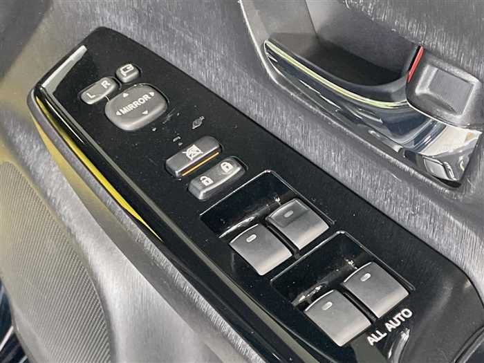 2020 Toyota Prius - Image 8