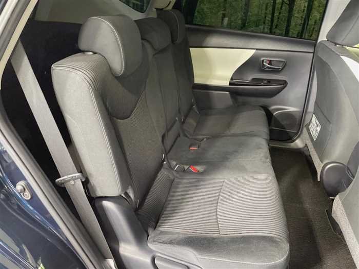 2020 Toyota Prius - Image 10