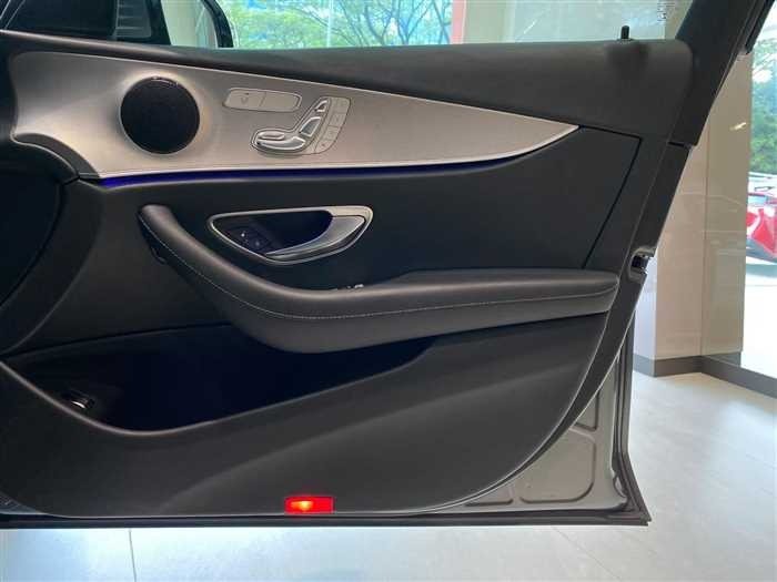 2017 Mercedes-Benz E-Class - Image 13