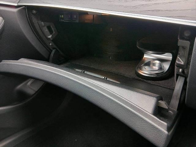 MERCEDES BENZ E-CLASS E200 AVANTGARDE SPORT - Image 39