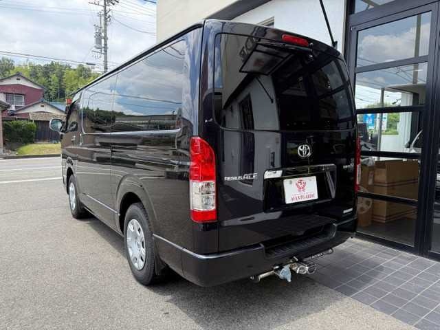 Toyota Hiace Van 2018 (111,000 km) - Image 3