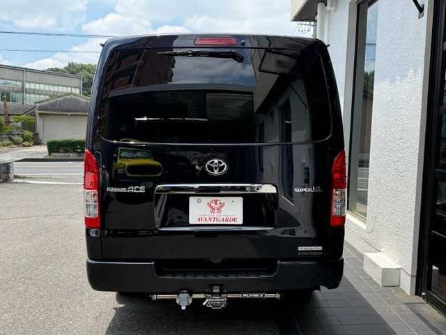 Toyota Hiace Van 2018 (111,000 km) - Image 4