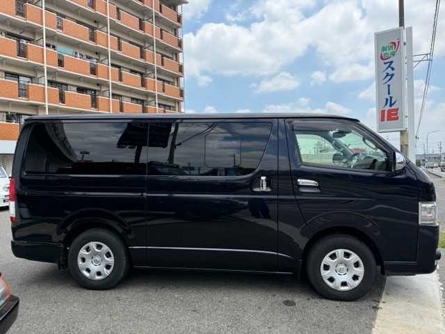 Toyota Hiace Van 2018 (111,000 km) - Image 6